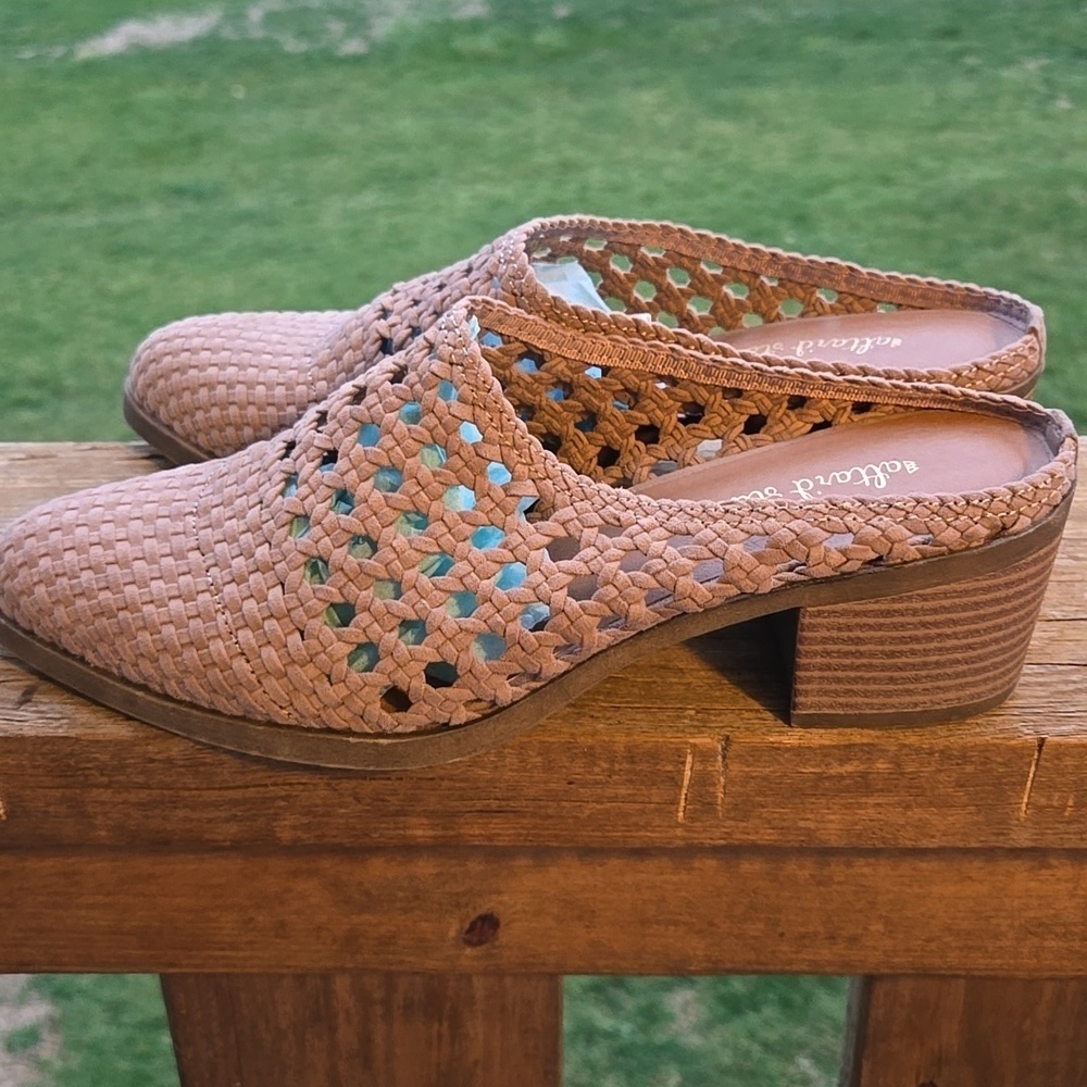 Altar'd State Woven Mules Tan Taupe Karla 7.5 Excellent Preowned Condition - Picture 5 of 6
